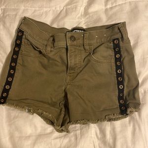Express - Green Stretch+ Supersoft Shortie Midrise Shorts - Size 2